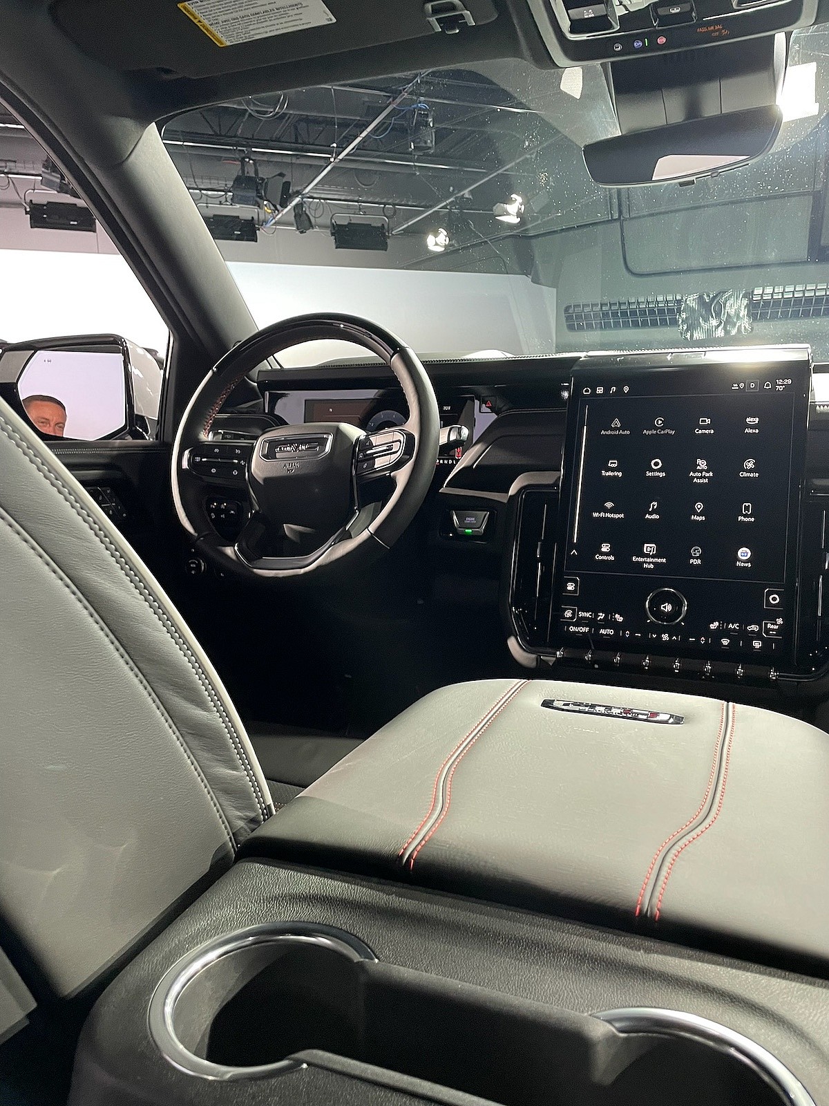 Front Seat And Multimedia System 2025 Gmc Yukon