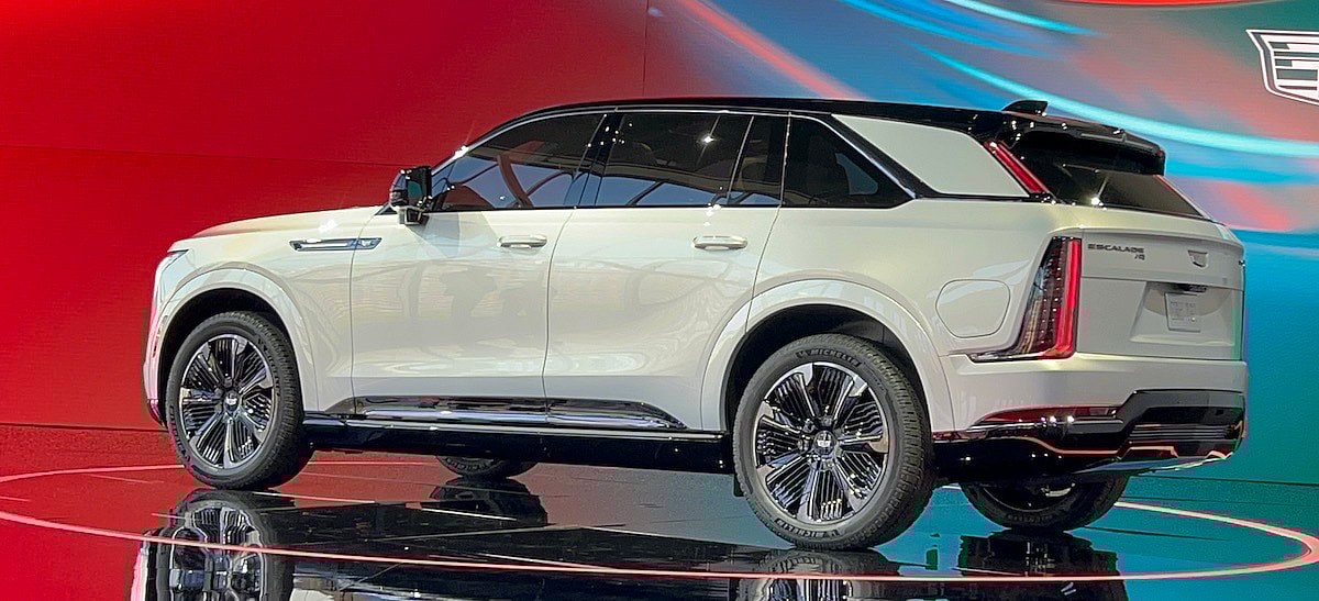 A Side View Of The 2025 Cadillac Escalade Iq