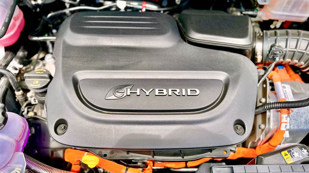 A Girls Guide To Cars | Are Hybrid Cars Worth Paying Extra? Here'S What You Need To Know, And How To Tell - Chrysler Pacifica Ehybrid Pinnacle 11