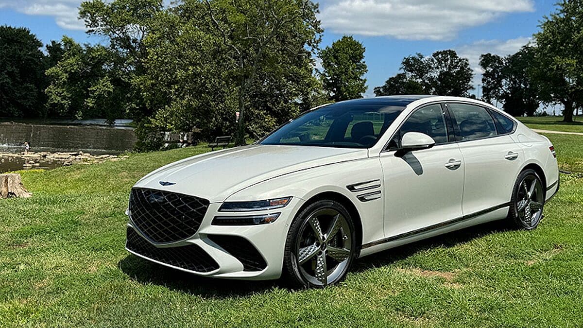 Front Wraparound Headlights 2025 Genesis G80