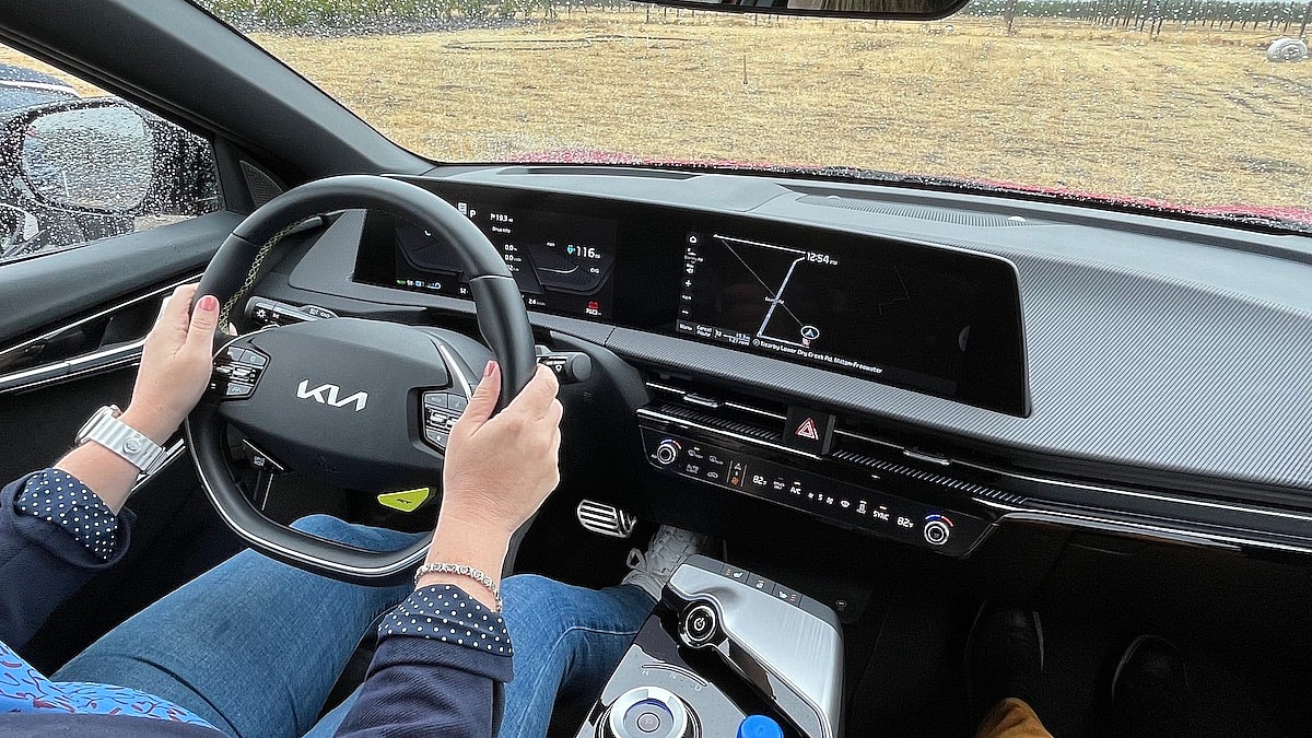 A Girls Guide To Cars | 14 Sexy Sports Cars That Will Make You Want To Drive - Kia Ev6 Gt