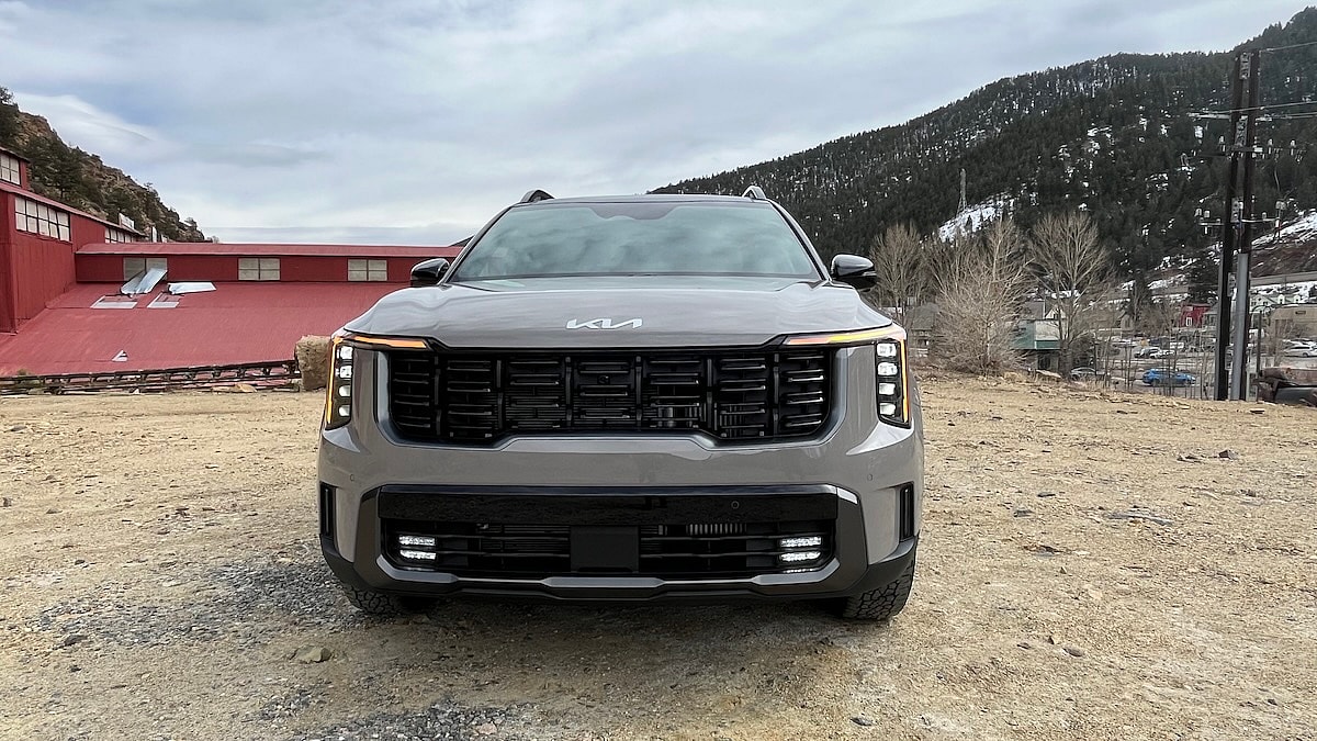 Putting the Updated and Upgraded 2024 Kia Sorento X-Pro to the Ultimate Test: Winter in Colorado 3 The Grille Of The 2024 Kia Sorento X-Pro Looks Rugged