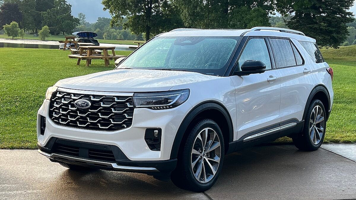 These Are the Best Family SUVs—and Worst—When You Need 7 Seats (or More!) 10 The 2025 Ford Explorer Most Affordable 3 Row Suvs