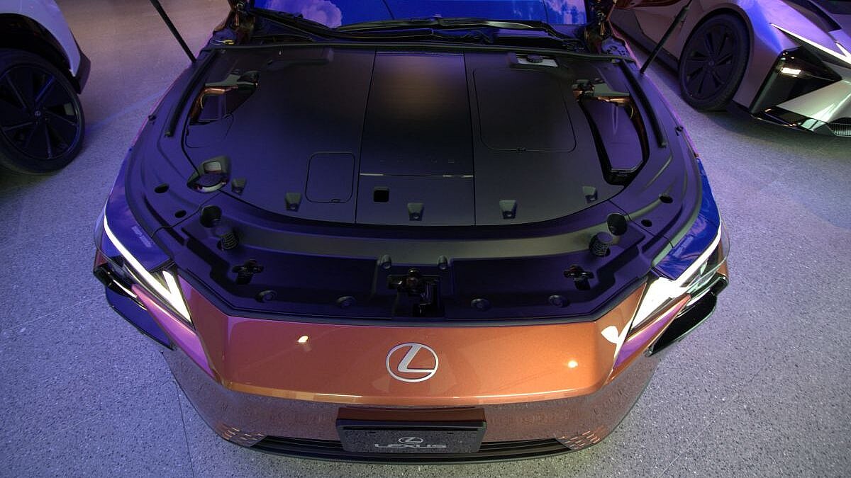The Engine Bay Of The 2026 Lexus Es