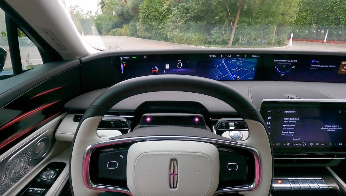 The View From The Driver'S Seat Is Really Clear And Open Due To The Flat Top Steering Wheel And Low Screen