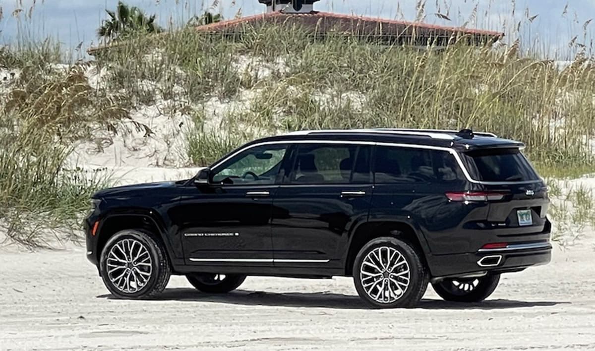 8 Luxury Cars That are Perfect For the Kids and the Dog 5 The Jeep Grand Cherokee L, Which Has A Third Row. Photo_ Scotty Reiss
