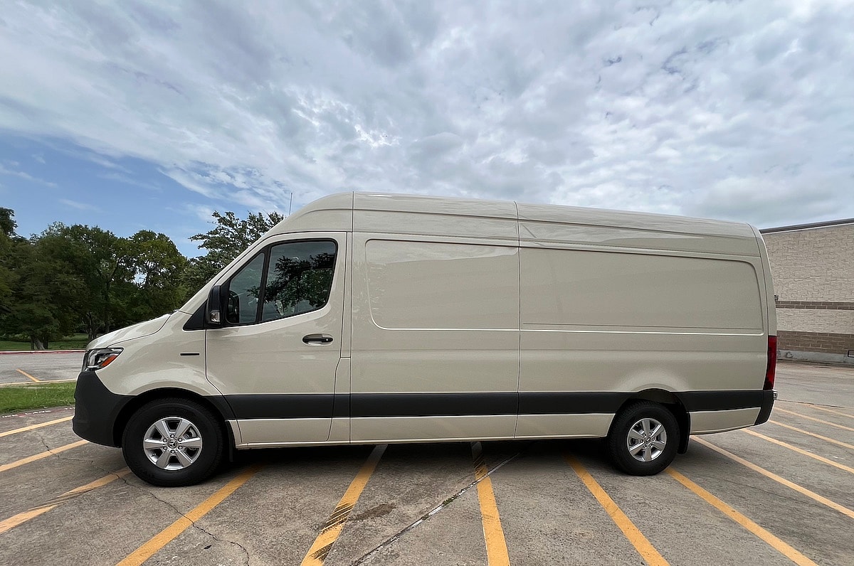 A Side View Of The Mercedes-Benz Esprinter