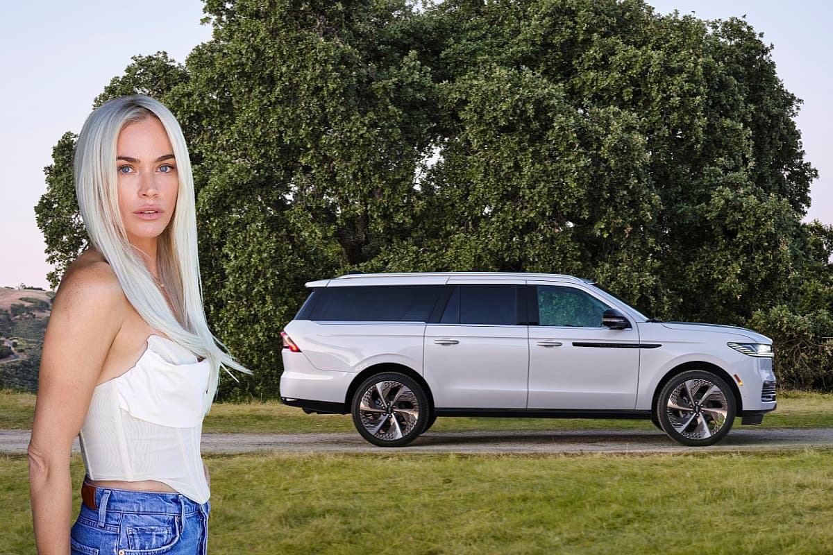 Teddi Mellencamp Arroyave With A Lincoln Navigator