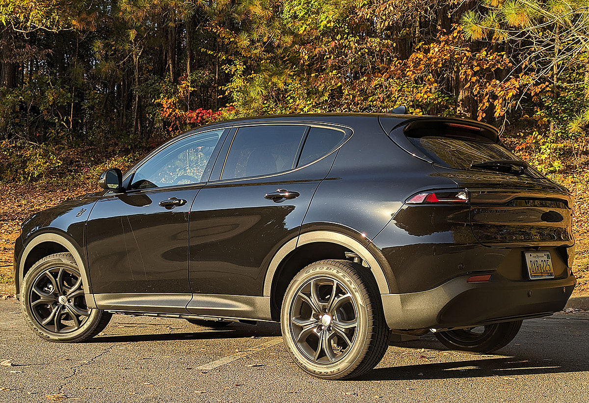 Side View Of The Dodge Hornet Gt Best Phev Suvs