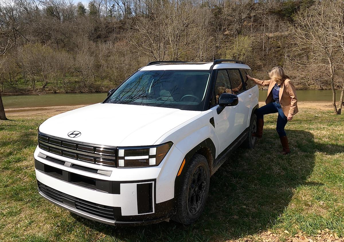 The 10 Best Things In the Boxy, Modern 2024 Hyundai Santa Fe 3 A Girls Guide To Cars | The 10 Best Things In The Boxy, Modern 2024 Hyundai Santa Fe - Climbing Up To Access The Roof Rack Is Now Easier
