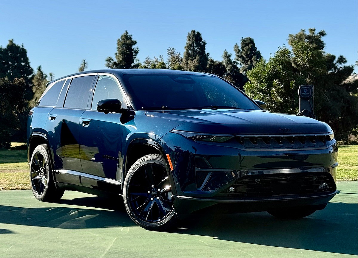 Jeep Wagoneer S In Fathom Blue