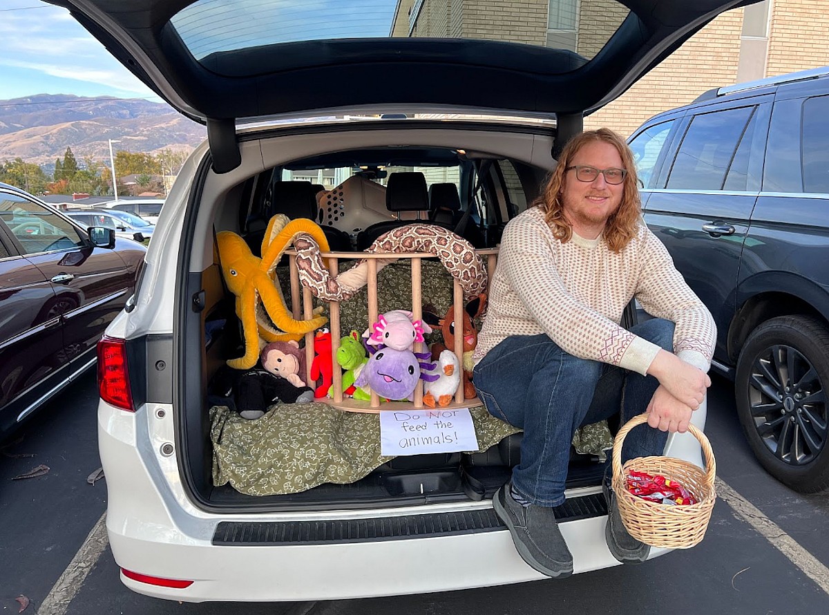 These Trunk or Treat Halloween Decoration Ideas Make Your Car the Star 10 Don