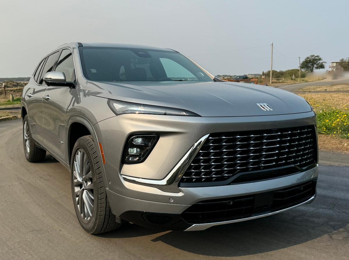 2025 Buick Enclave First Drive: This Modern, Elegant 3-row SUV Is All That, and More 6 The Front End Of The 2025 Buick Enclave
