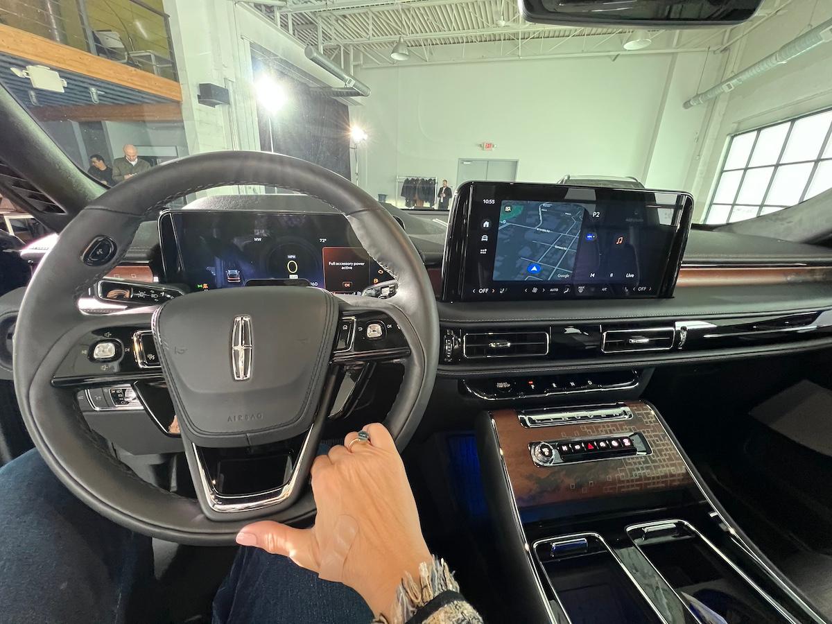 8 Luxury Cars That are Perfect For the Kids and the Dog 10 The Front Cabin Of The 2025 Lincoln Aviator