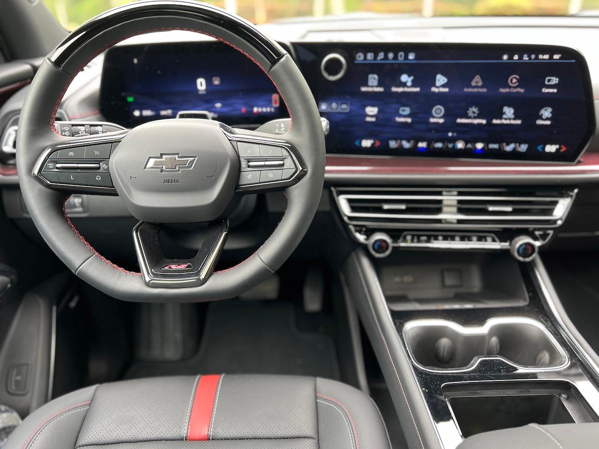 2025 Buick Enclave, 2024 Chevrolet Traverse or 2024 GMC Acadia: Which is the Best 3-Row SUV? 9 The Front Cabin In The 2024 Chevrolet Traverse