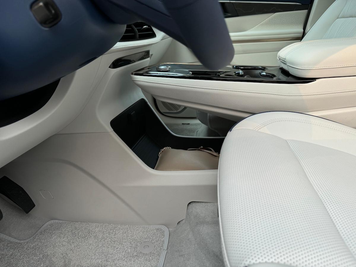 2025 Buick Enclave First Drive: This Modern, Elegant 3-row SUV Is All That, and More 3 The Floating Center Console In The 2025 Buick Enclave