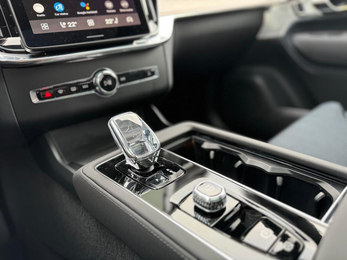 2025 Volvo XC90 First Drive: Tech Updates Make This Luxe SUV Even Better On the Road 7 Orrefors Crystal Tops The Gear Selector In The Ultra Model Of The 2025 Volvo Xc90