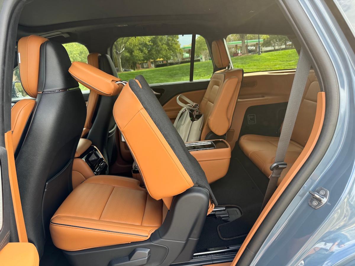 3Rd Row Access In The Lincoln Navigator