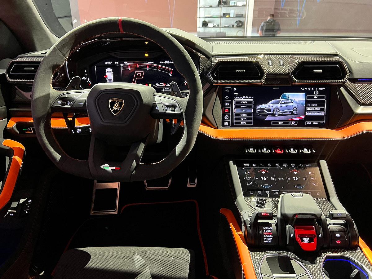 The Jet-Like Cockpit In The Lamborghini Urus Se