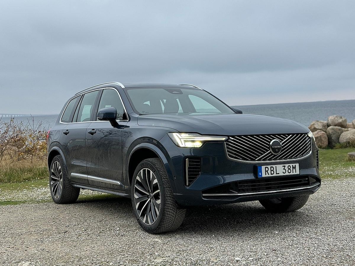 Volvo EX90 EV or Volvo XC90 Plug-in Hybrid EV: Which 3-Row SUV is the Right Choice For You? 2 2025 Volvo Xc90
