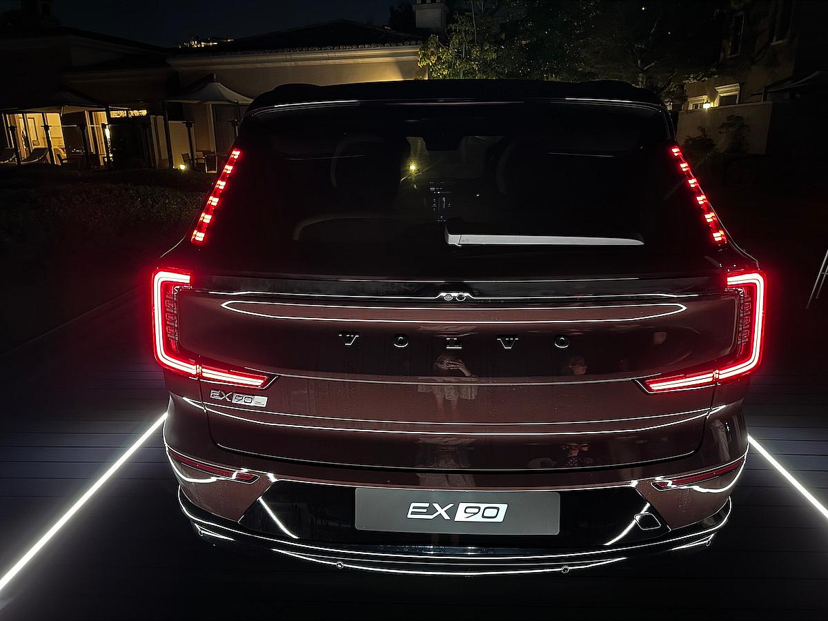 Volvo EX90 EV or Volvo XC90 Plug-in Hybrid EV: Which 3-Row SUV is the Right Choice For You? 5 The Rear Tail Lights Of The 2025 Volvo Ex90