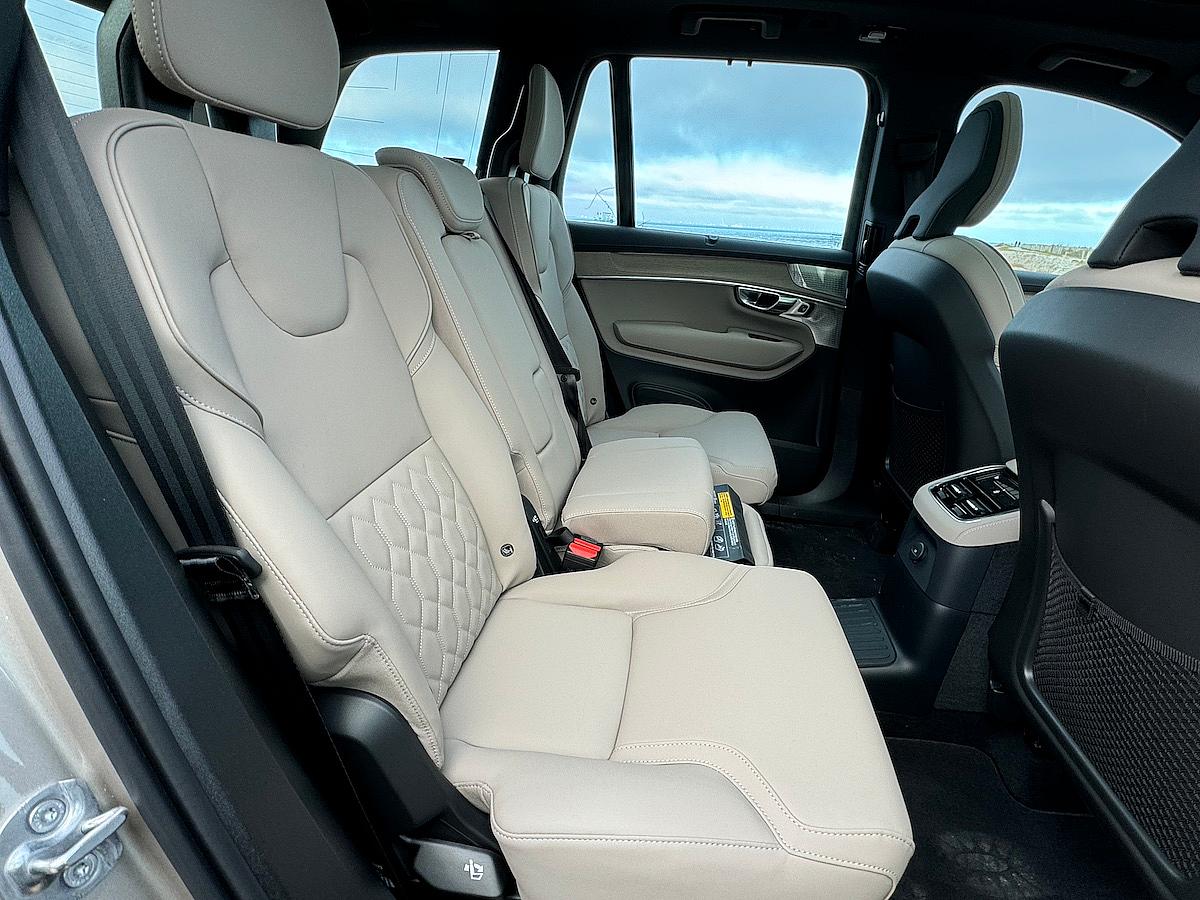 Volvo EX90 EV or Volvo XC90 Plug-in Hybrid EV: Which 3-Row SUV is the Right Choice For You? 10 The Rear Bench With Integrated Booster Seat In The 2025 Volvo Xc90