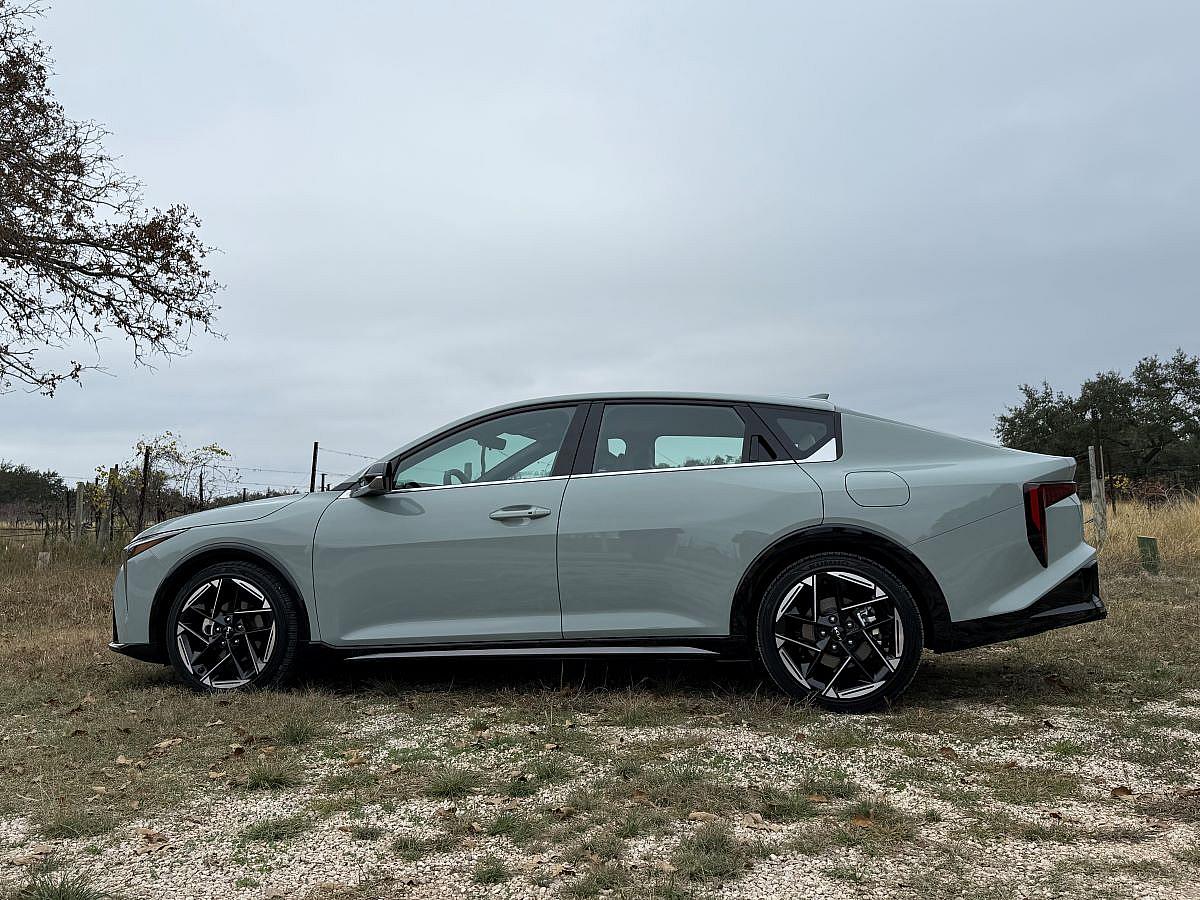The Side Profile Of The 2025 Kia K4 Gt-Line