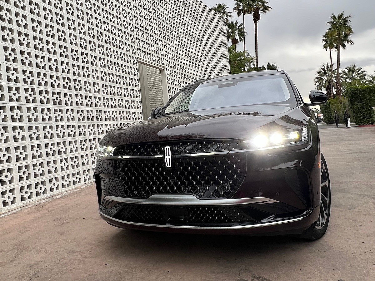 The Front Of The 2024 Lincoln Nautilus