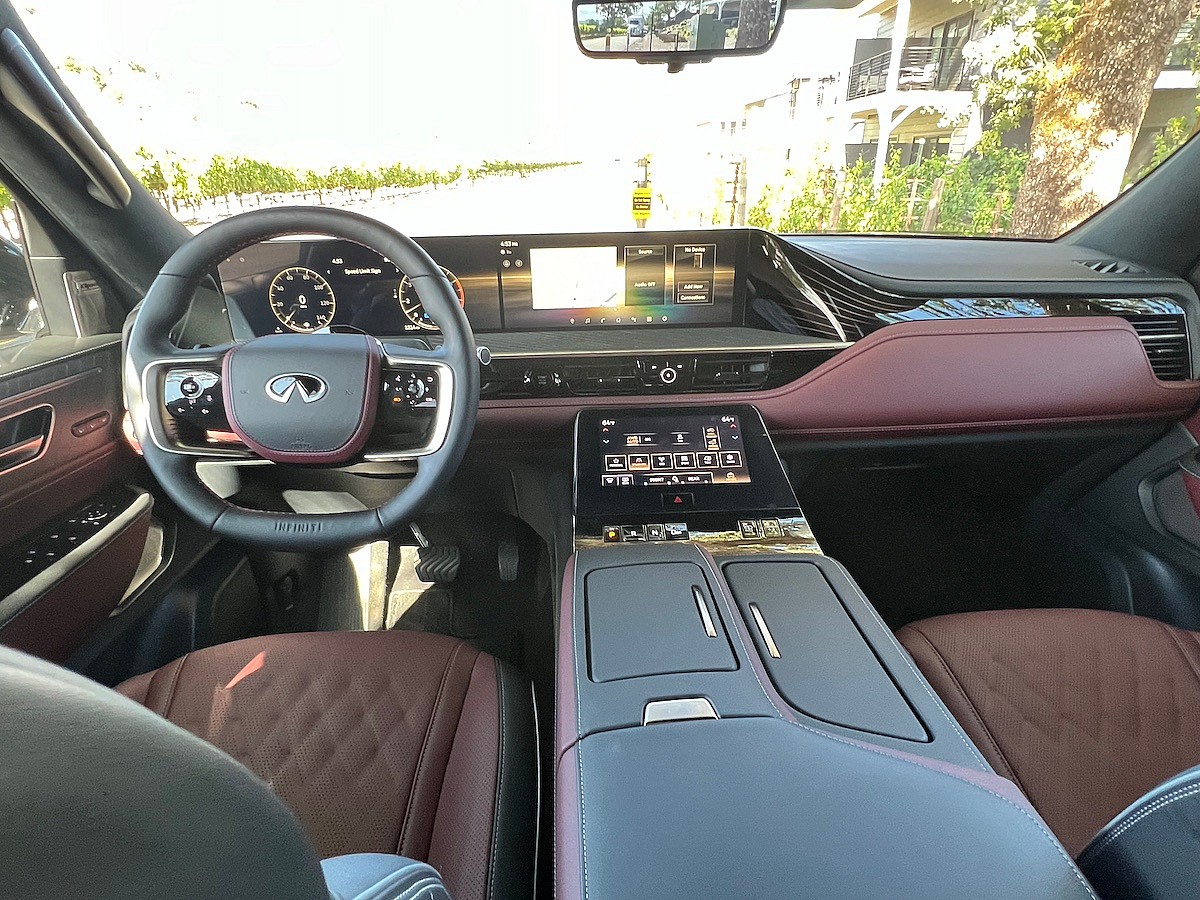 The Full Front Seat In The 2025 Infiniti Qx80