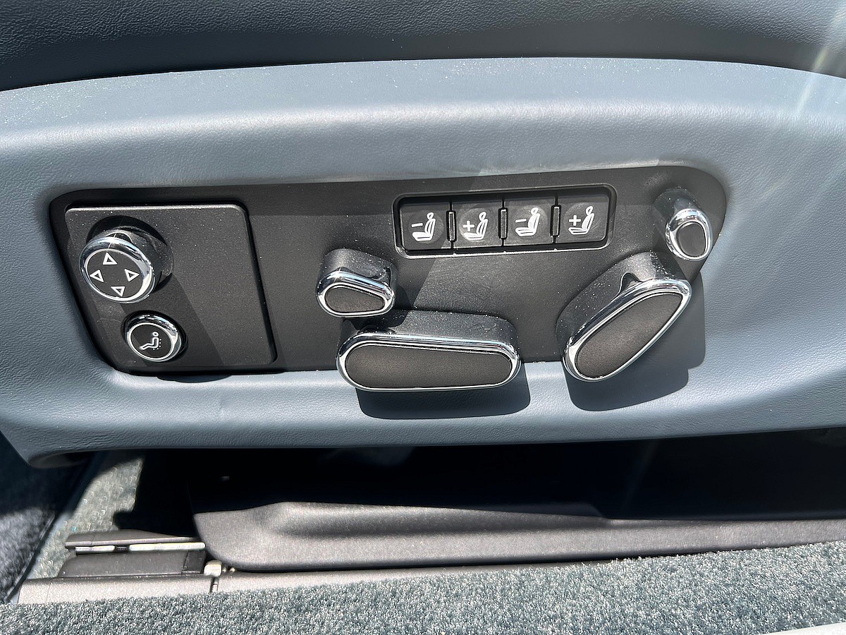 Seat Controls Include A Massage Button In The Bentley Continental Gtc
