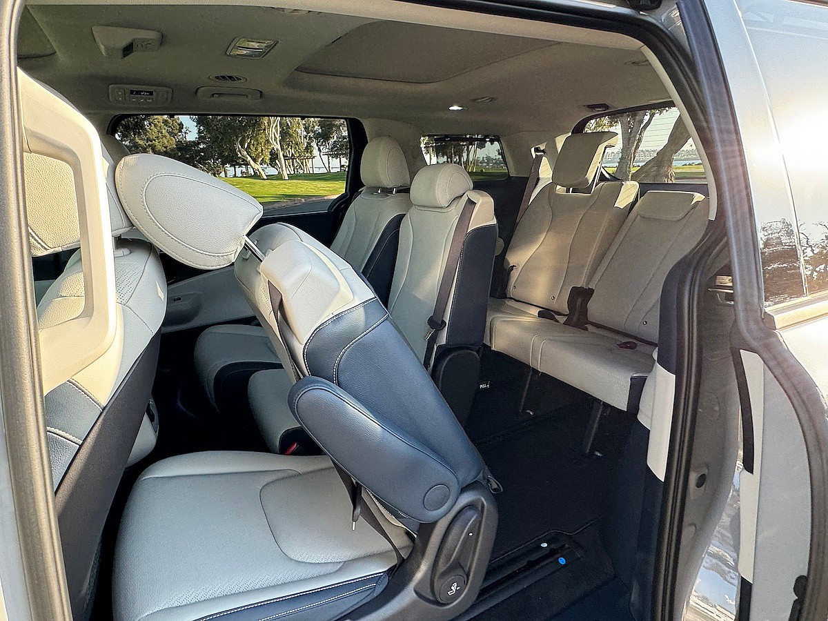 Second Row Seats Slide And Tilt For Easy 3Rd Row Access