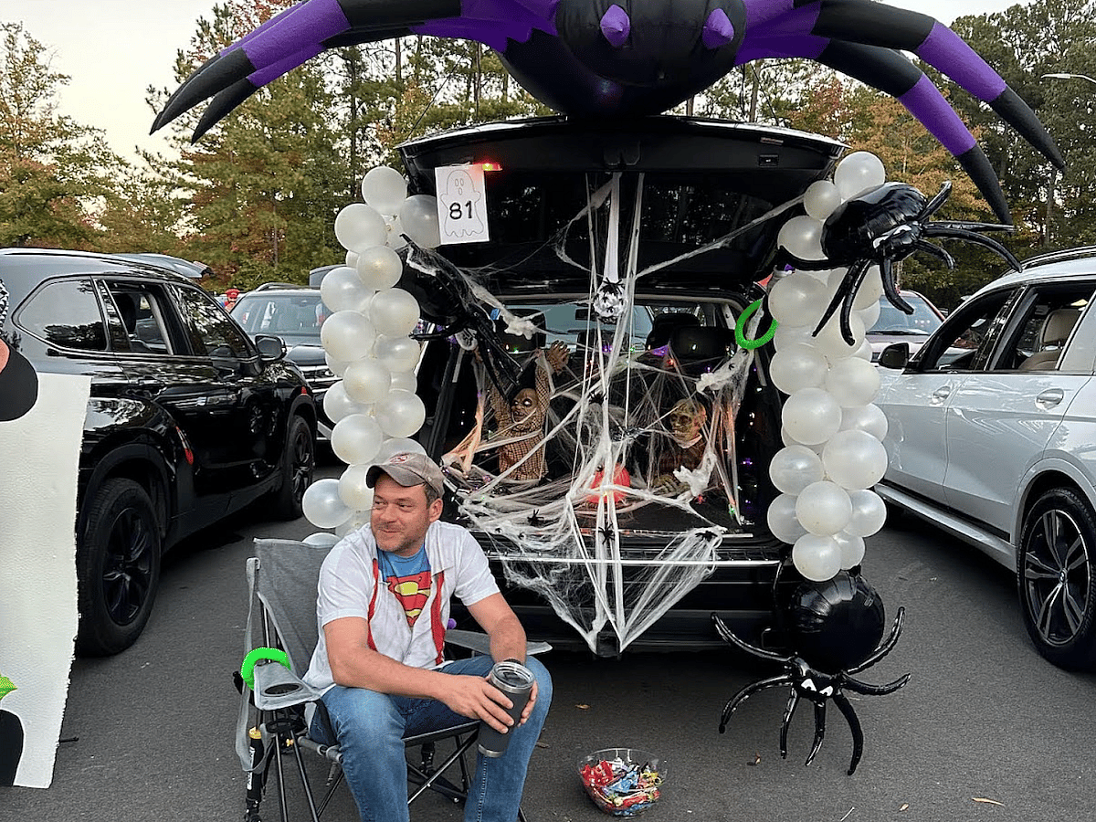 These Trunk or Treat Halloween Decoration Ideas Make Your Car the Star 5 Spiders Are In Trunk Or Treat