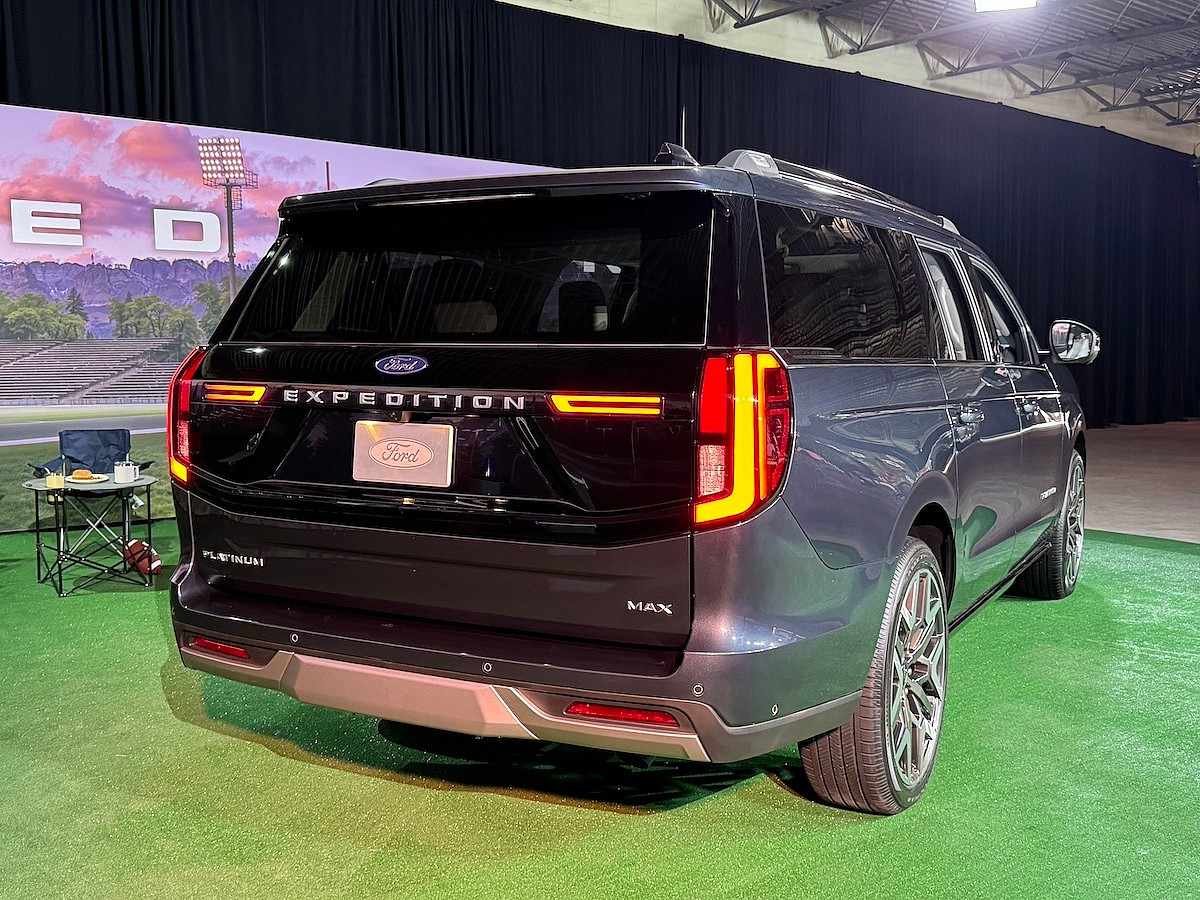 The New Light Bar Signature On The 2025 Ford Expedition