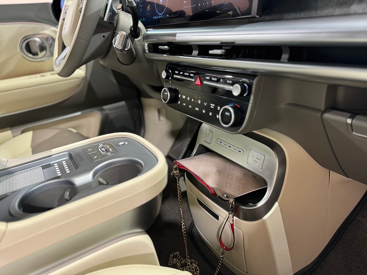 The Center Console In The 2025 Hyundai Ioniq 9