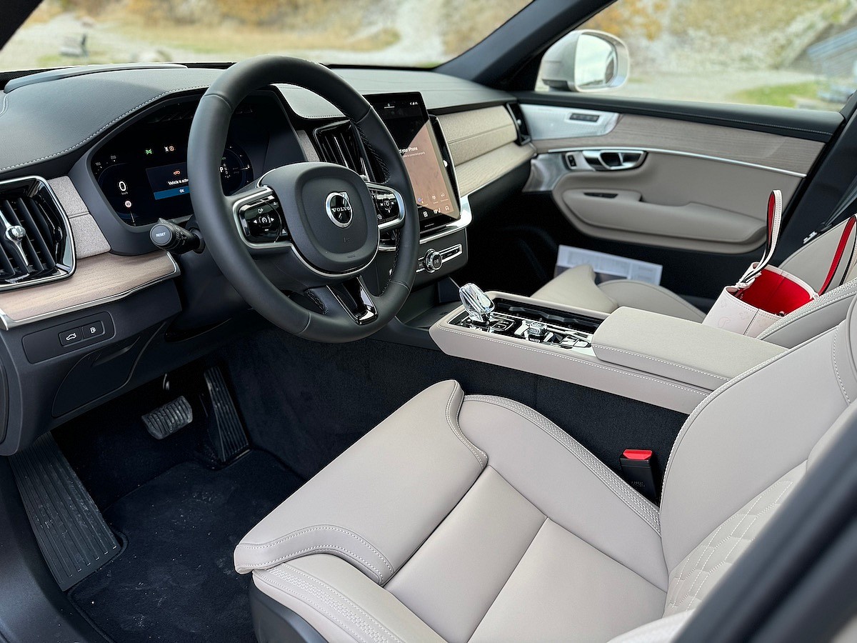 The Front Seat In The 2025 Volvo Xc90