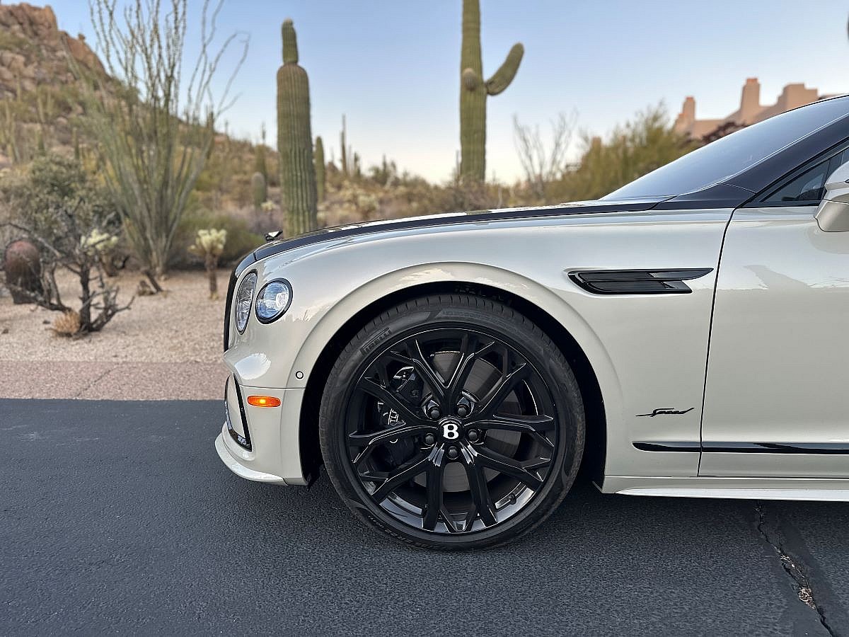2025 Bentley Flying Spur Speed: A 300 Mile Delight of Elegant Color and Brilliance 3 The Front End Of The 2025 Bentley Flying Spur Speed