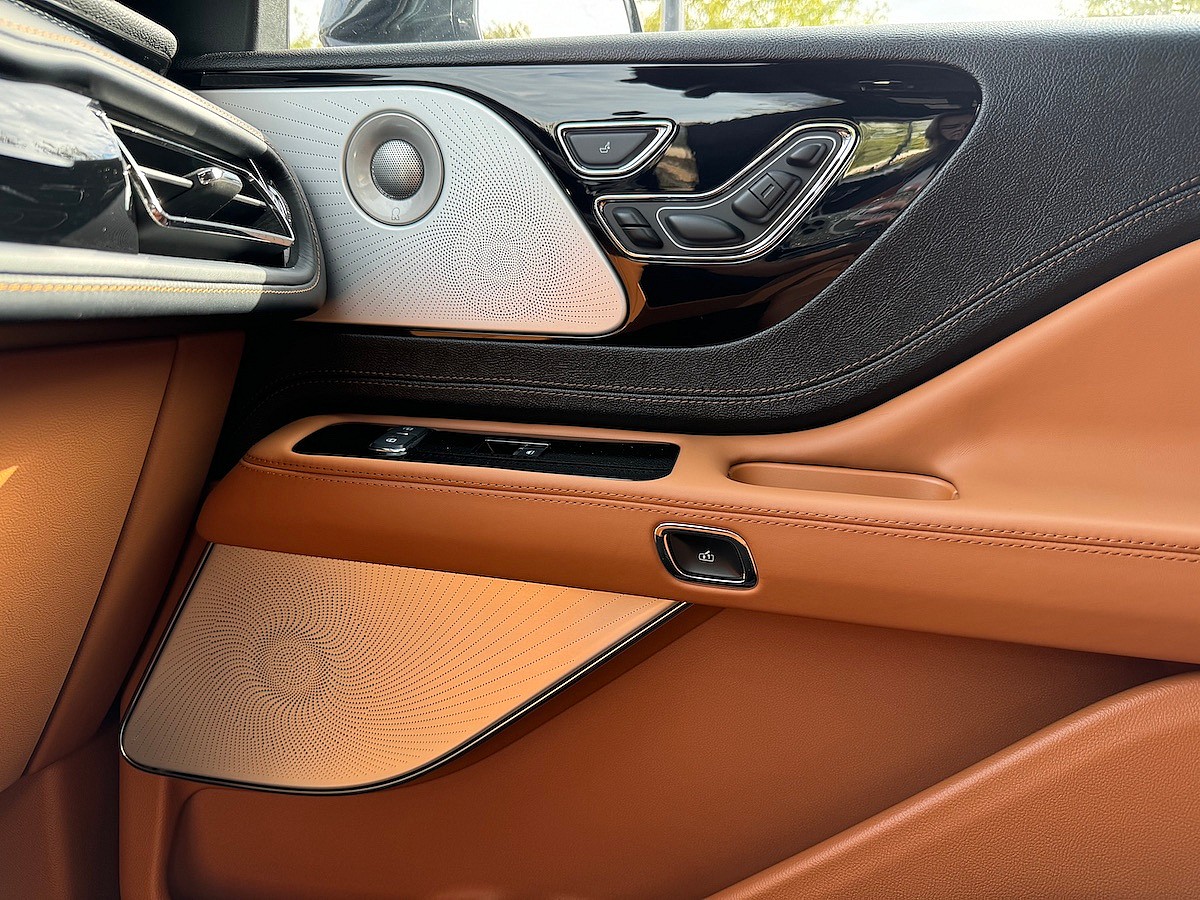The Fancy Door Panels In The Lincoln Aviator Include An Electric Door Handle