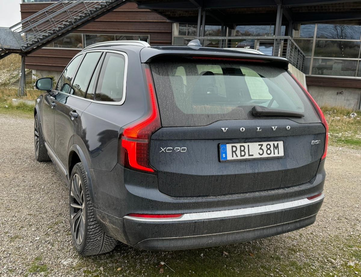 2025 Volvo XC90 First Drive: Tech Updates Make This Luxe SUV Even Better On the Road 11 The Rear Of The 2025 Volvo Xc90 Shows Off The Split Caliper Tail Lights