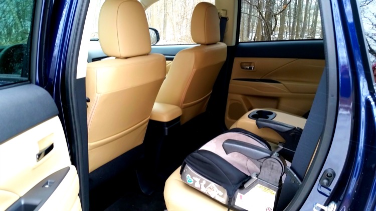 A Girls Guide To Cars | The 2016 Mitsubishi Outlander Aims To Make Decision Making Easy - Mitshubishi Outlander Second Row