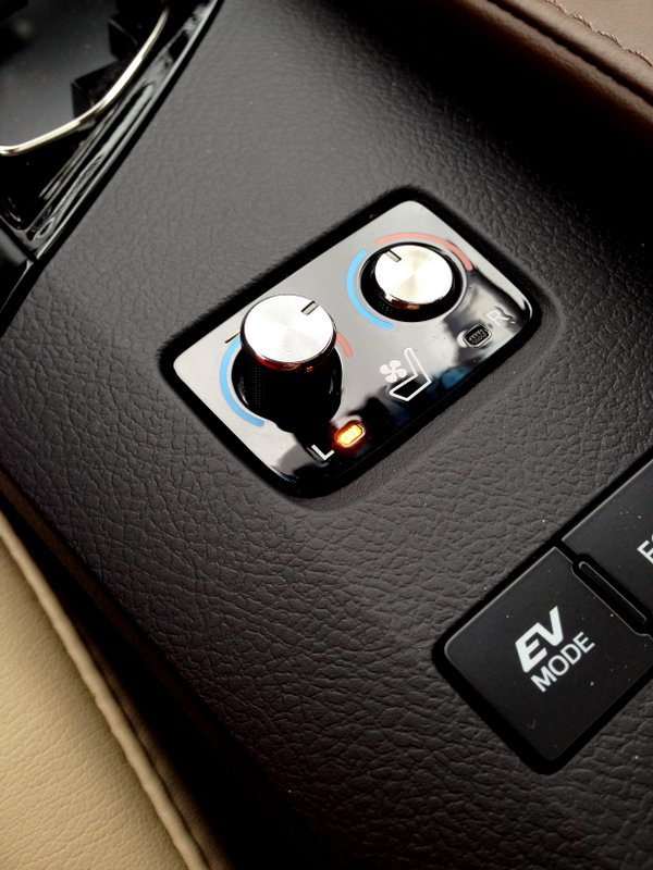 A Girls Guide To Cars | 2015 Toyota Avalon Hybrid Limited: Effortless Luxury - Img 6901