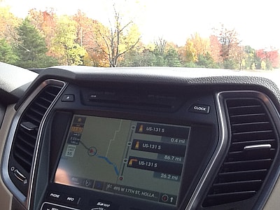 A Girls Guide To Cars | Family-Sized Hyundai Santa Fe: A Squabble-Free Back Seat - Wide Screen Gps In The Hyundai Santa Fe Gls