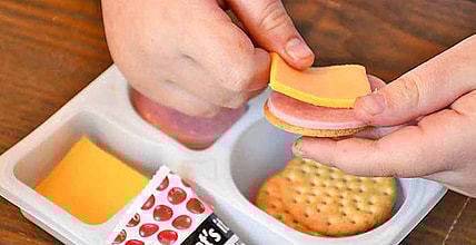 A Girls Guide To Cars | Travel-Friendly Snacks That The Whole Family Will Enjoy - Travelsnack