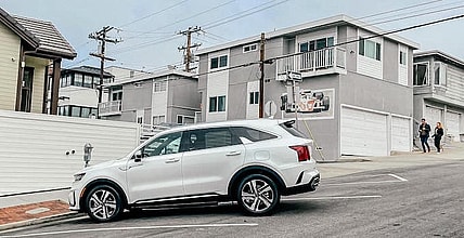 A Girls Guide To Cars | 5 Things I Love About The 2022 Kia Sorento Plug-In Hybrid Electric 3 Row Suv - Things I Love About The Kia Sorent A Girls Guide To Cars Feature 2