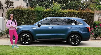 Veena Crownholm With The Kia Sorento Hev X-Line Sx Prestige