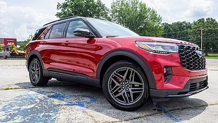 The Front Quarter End Of The 2025 Ford Explorer St