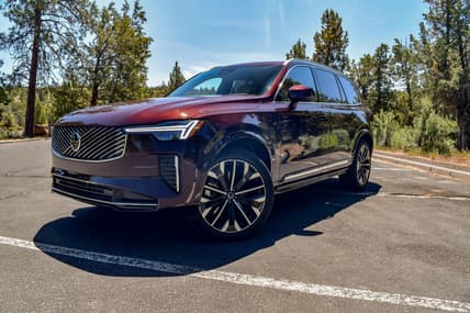 7 Things That Make the 2025 Volvo XC90 T8 Ultra PHEV One of the Best Family SUVs 4 The Front End Of The Volvo Xc90 T8 Ultra Phev