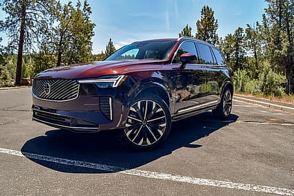 7 Things That Make the 2025 Volvo XC90 T8 Ultra PHEV One of the Best Family SUVs 6 The Front End Of The Volvo Xc90 T8 Ultra Phev