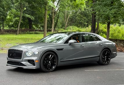 11 Things Surprising Things In The Bentley Flying Spur That’ll Have You Dreaming About It, Too 1 The Gray Bentley Flying Spur With Black Accents Looked And Felt Badass