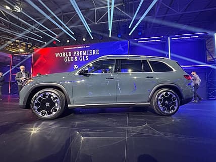 The Side Profile Of The 2027 Mercedes-Benz Gls Suv