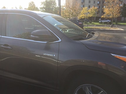 A Girls Guide To Cars | Going Green: Big 2015 Toyota Highlander Hybrid Makes A Small Imprint - Hybrid